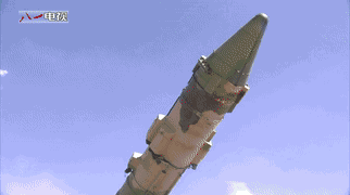 火箭军新一代中远程弹道导弹正式加入战斗序列