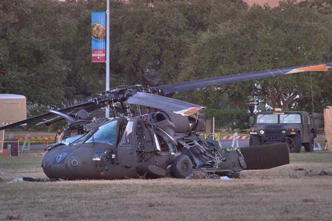 军用直升机出现故障无法飞行时，飞行员该如何逃生？