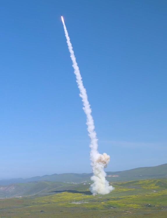 美国首次齐射拦截洲际导弹 破解诱饵弹突防手段
