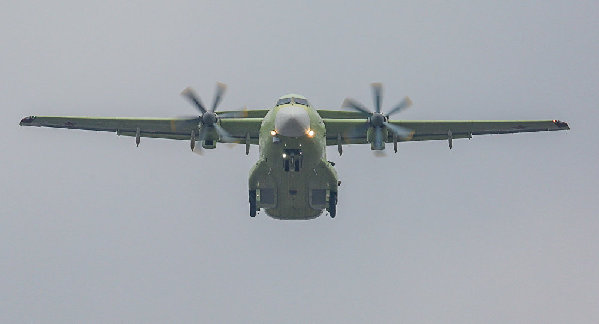 俄首款自研军用运输机首飞 将用于替换安-26
