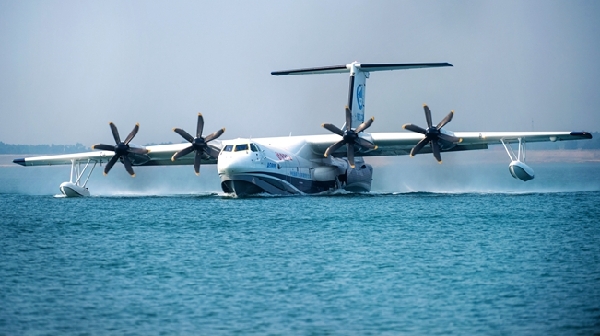 “鲲龙”AG600：国产大型水陆两栖飞机一飞冲天