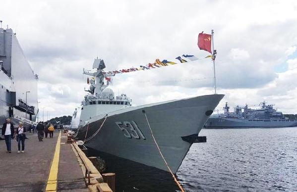 中国海军亚丁湾护航，为什么打海盗要派先进大型战舰？