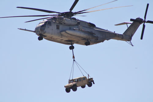 有了直升机 现代海军的两栖登陆作战如虎添翼