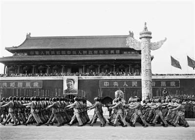 开国大典上的阅兵是中国人民解放军的第一次阅兵式吗？