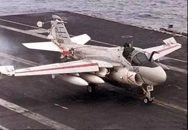 专家点评美海军MQ-25“黄貂鱼”首飞