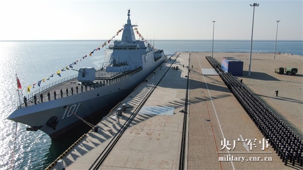 055型万吨大驱首舰南昌舰入列！人民海军迎来第四代驱逐舰