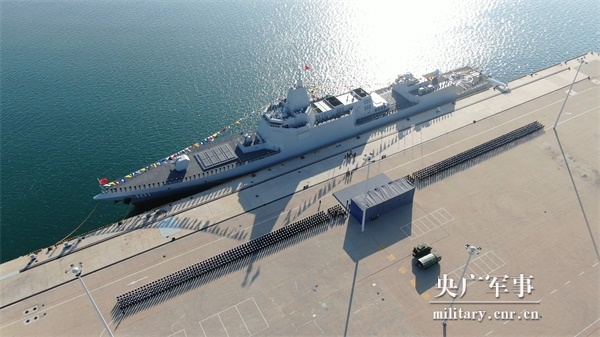 055型万吨大驱首舰南昌舰入列！人民海军迎来第四代驱逐舰