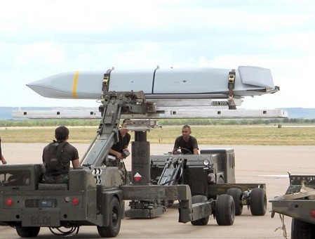 “弹药托盘”如何让运输机“客串”轰炸机