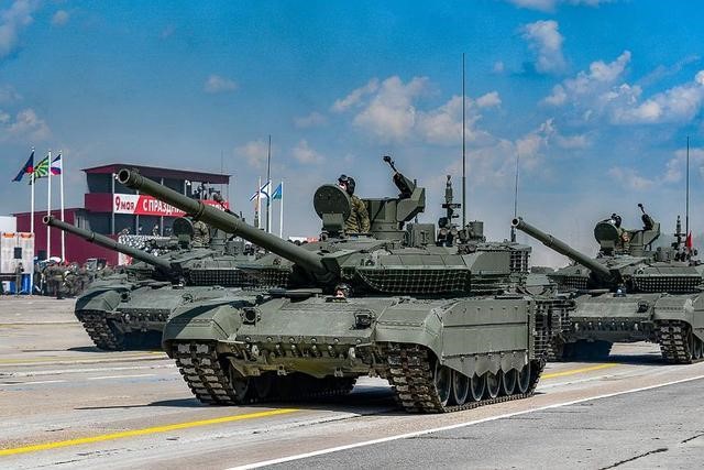 历数俄胜利日阅兵“大杀器”（2）：“陆战之王”T-90M坦克