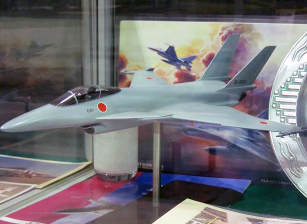 放大版的“隼”，日本F-2与美国F-16有哪些不同？
