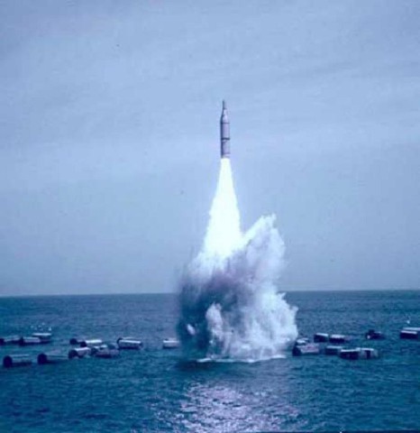潜射弹道导弹能不能用浮筒来发射？