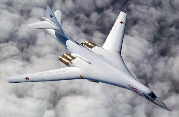 【聚焦俄乌冲突】颜值与实力并存，图-160轰炸机强在哪？
