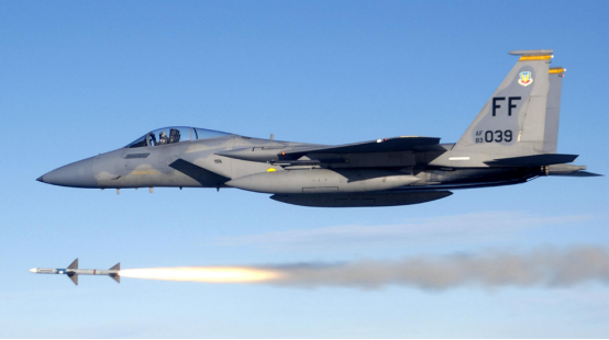 现代空战的开辟者——F-15“鹰”式战斗机