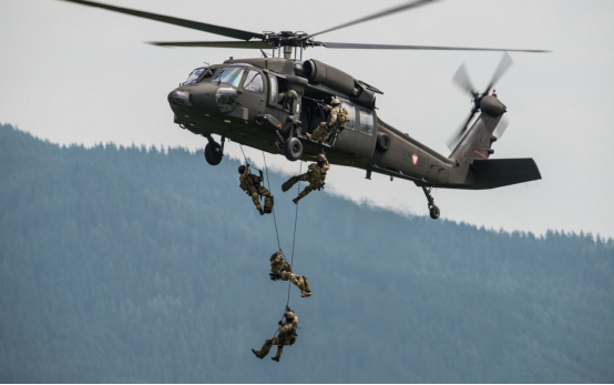 UH-60“黑鹰”，全优的通用直升机