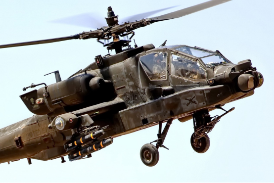 一树之高的杀手——AH-64“阿帕奇”武装直升机_军事科技前沿_光明网