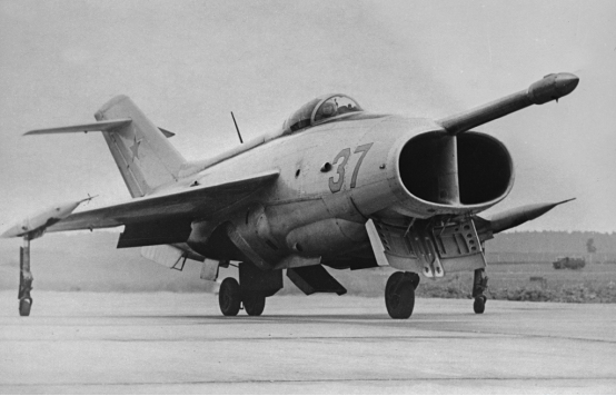 苏联航空业的骄傲与遗憾——雅克系列垂直起降战斗机