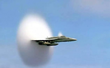 飞机从亚音速飞到超音速会发生什么?